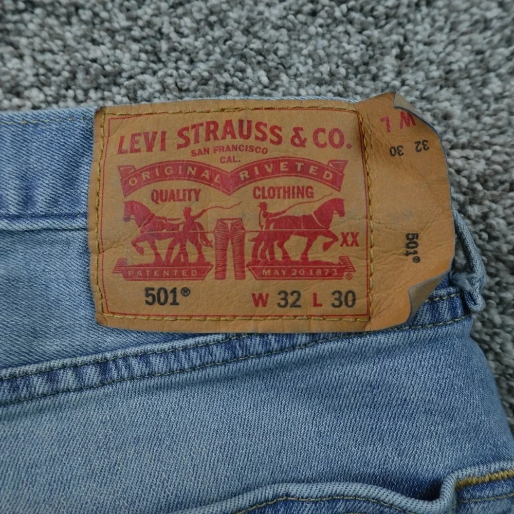 Levis Jeans Mens 32X30 Light Blue Denim Pants 501 Button Fly Straight Stretch